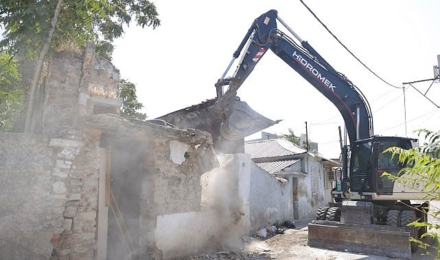 Metruk Yapılarla Mücadelede Yeni Dalgası: Konak’ta 384 Yağışsız Yıkım, Şehir Estetiği ve Güvenlik İçin Yoğun Faaliyet