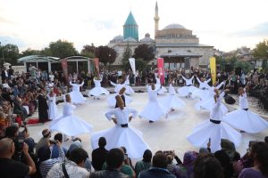 Mevlana’nın Müzik Yolculuğu: Konya’daki Uluslararası Mistik Müzik Festivali Şehri Büyüledi