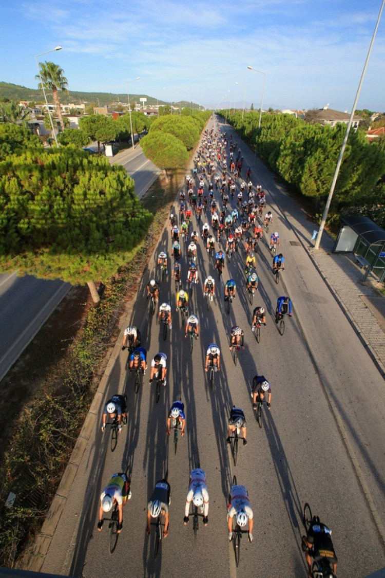 Motivasyonu Yükselten Veloturk Gran Fondo Çeşme by Salcano: Bir Çocuk Gülerse Dünya Güler