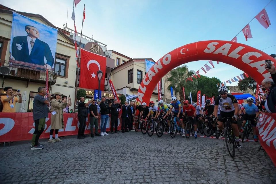 Motivasyonu Yükselten Veloturk Gran Fondo Çeşme by Salcano: Bir Çocuk Gülerse Dünya Güler