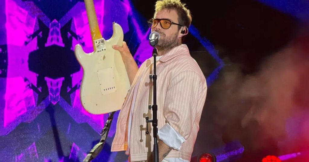 Muradın Hitzleriyle Dalkılıç Coşkusu: Sahnedeki Enerji Dolu Gece