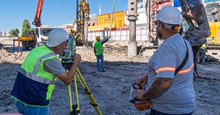 Şemikler Taşıt Üst Geçidiyle İzmir’in Trafiğine Yeni Soluk: 220 Metrelik Yolculukta 5 Dakikaya İniş İçin Başladı