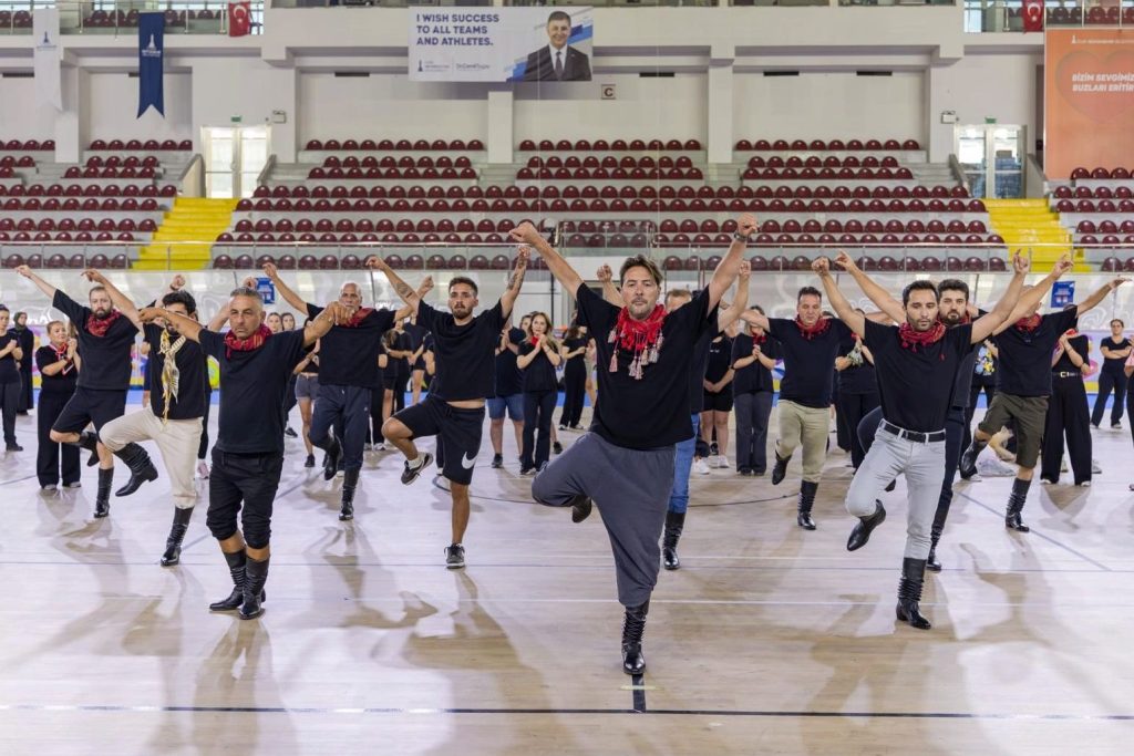 Zeybek ve Halk Danslarında Yeni Dönem Başladı: Herkes İçin Ücretsiz Kurslar Başlıyor