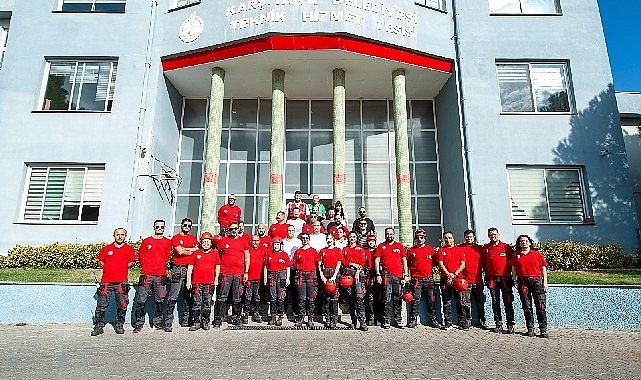 Afete Karşı Şehrini Güçlendiren Anlık Müdahale: Karşıyaka Belediyesi Deprem Tahliye Tatbikatıyla Gövde Gösterdi