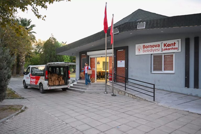 Başarıyla Büyüyen Umut: Bornova’da Öğrencilere Beslenme Desteğiyle Gönüllerdeki Yürekler Kazanıldı