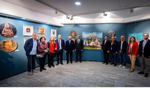 Bir Tuvalde Büyüyen Umut: Renklerin Sessiz Dayanışmasıyla Çocuklara Işık Taşıyan Sergi