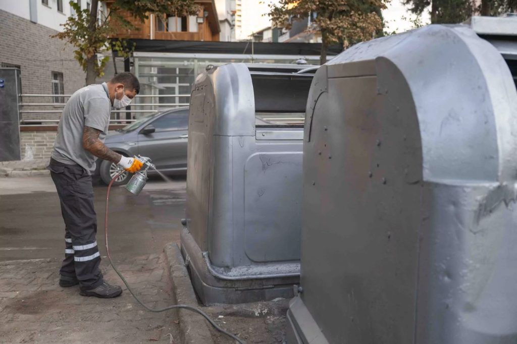 Bornova’da Saha Temizliği: 7/24 Süreçte Yıkama, Boyama ve İlaçlama Hizmete Hazır