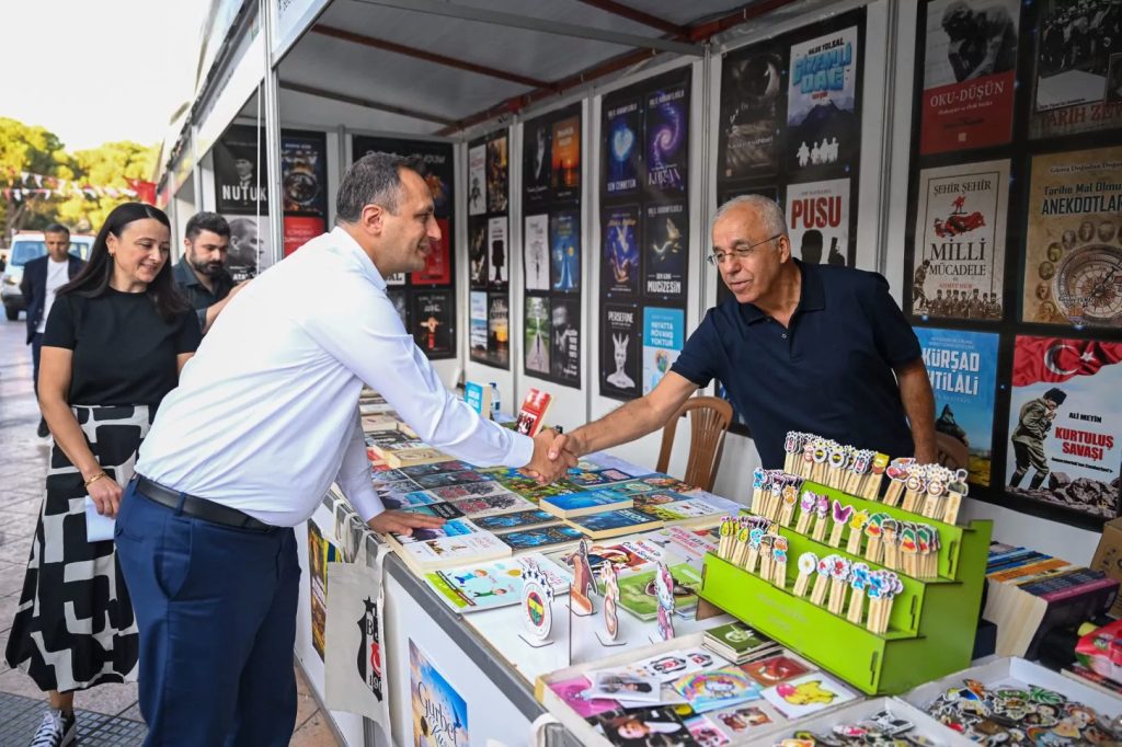 Büyükpark’ta 65 Yayınevi ve Binlerce Kitapla 7. HomerosKitap Günleri Coşkusu