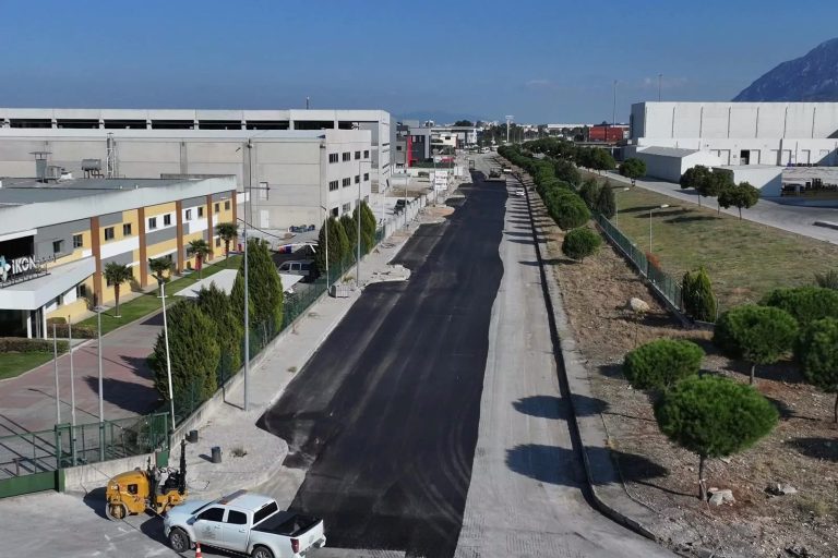 Büyükşehirden Konforlu Yol İçin Yeni Asfalt Seferi: Manisa’da 2,5 Kilometrede Sıcak Asfalt Çalışması