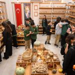 Çocuklara Civcivlerle Sürdürülebilir Gelecek: Bornova’da Tarımsal Bilinç ve Doğaya Sevgi Eğitimi