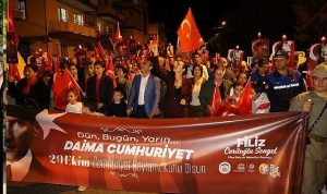 Cumhuriyetin Nabzı: Işık Saçan Fenerler Üzerinde Bir Günler Dizisi