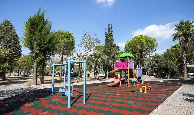Güvenli ve Gelişen Parklar: Gaziemir’de Yenilenen Oyun Alanları ve Spor Aletleriyle Çocuklar İçin Yeni Bir Alan