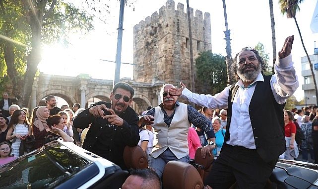 Işığın Kıyısında Yıldızlar: Antalya Altın Portakal’ın Korteji ve Açılışının Hikayesi