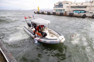 İzmir İtfaiyesi ve İZDENİZ, Deniz Taşıtı Yolcu Gemisinde Gerçekleşen Yangın Tatbikatında Hızlı Müdahale ve Kurtarma Yetkinliğini Gösterdi