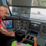 İzmir Metro’da Emirhan’a Unutulmaz Sürpriz: Sürücü Kabininde Doğum Günü Pastası ve Hayallerine Yolculuk