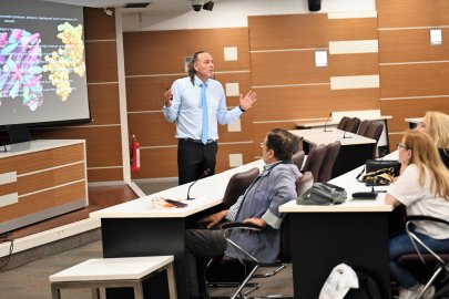 İzmir’de Sürdürülebilir Tarım İçin Büyük Adım: Yerel Başkanın Öncülüğünde Bilinçli İlaçlama ve Toprak Sağlığına Odaklı Eğitim Mezun Oldu