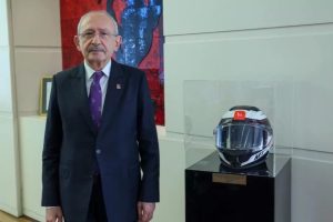 Kazasız Günlerin Sözünü Şeref Emaneti: Kılıçdaroğlu’nun Masasında Yaşayan Kask