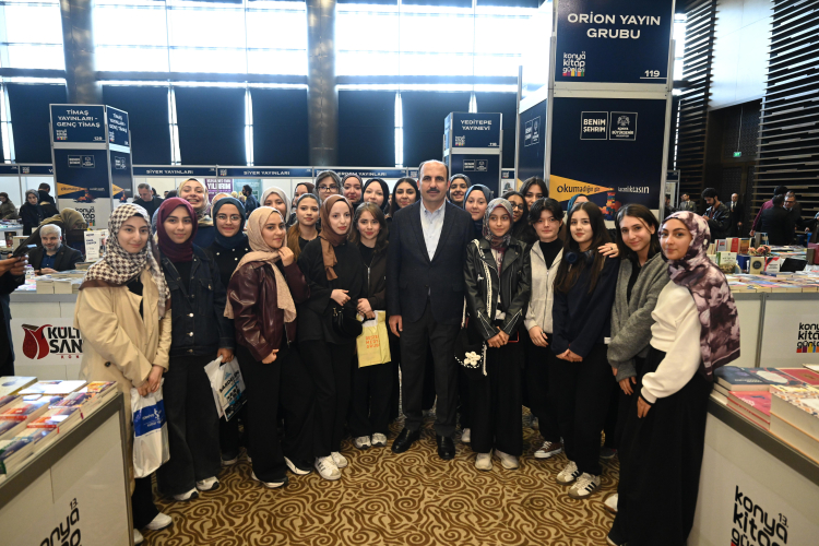 Konya Kitap Günleri’nde Okurları Büyüleyen Heyecan: Yazarlar ve Hayranlar Selçuklu Kongre Merkezi’nde Buluşuyor