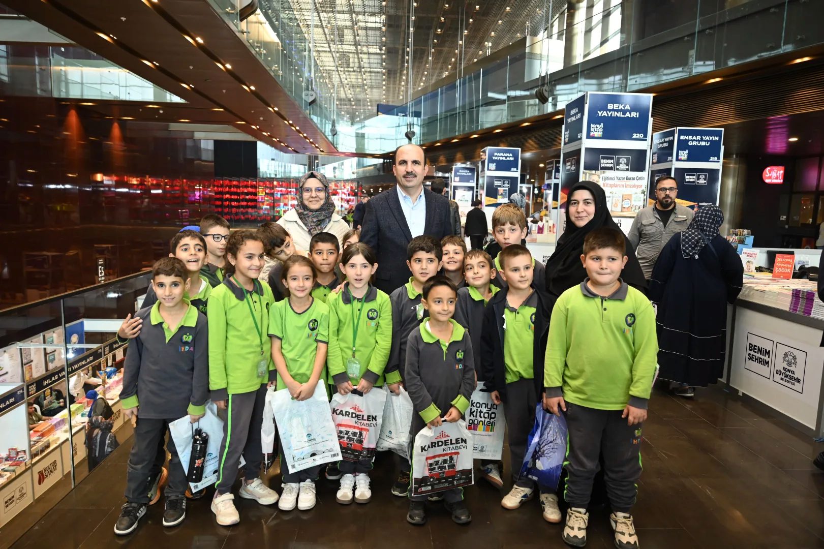 Konya Kitap Günleri’nde Okurları Büyüleyen Heyecan: Yazarlar ve Hayranlar Selçuklu Kongre Merkezi’nde Buluşuyor