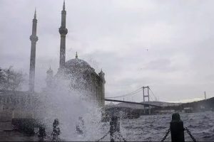 Meteorolojiden Uyarı: Batı Türkiye İçin Şiddetli Yağışlar ve Kısa Süreli Fırtına Tehditleri