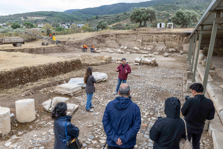 Metropolis’te Yolların Kesiştiği Şehir: Antik Torbalı’da Yeniden Yazılan Yaşam