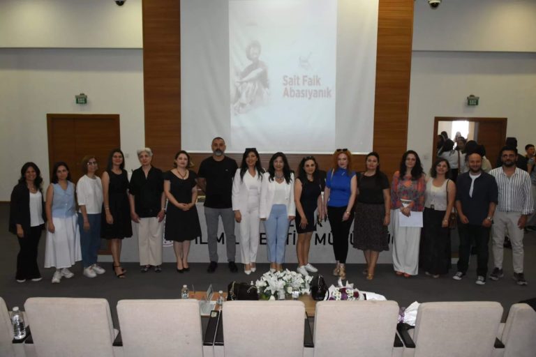 Mezun Vermeyen Mektep: Anadolu Mektebi’nde Genç Zihinlerin Dönüştürücü Yolculuğu