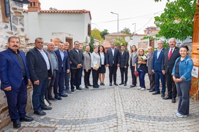 Muhterem Buluşma: Narlıdere’de Muhtarlar ve Esnaf Aile Gibi Dayanışmayı Güçlendirdi