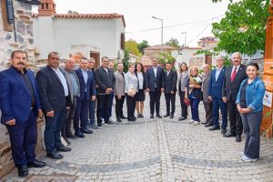 Muhterem Buluşma: Narlıdere’de Muhtarlar ve Esnaf Aile Gibi Dayanışmayı Güçlendirdi