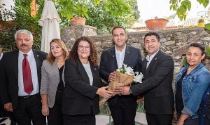 Narlıdere’de Muhtarlar Buluşması: Köprü Gibi Kurgulanmış Dayanışma ve Hizmet Ağıyla İzmir’in Kapılarını Açarak Yürüyoruz