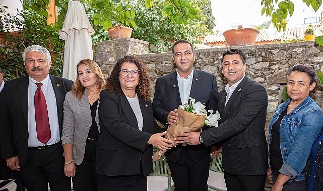 Narlıdere’de Muhtarlar Buluşması: Köprü Gibi Kurgulanmış Dayanışma ve Hizmet Ağıyla İzmir’in Kapılarını Açarak Yürüyoruz