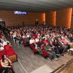 Sıkıntı Kadar Işığıyla: Kültürün Dayanışma Yolculuğu ve Gaziemir’in Sahnelere Dökülen Umudu