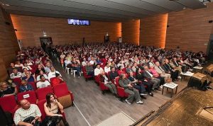Sıkıntı Kadar Işığıyla: Kültürün Dayanışma Yolculuğu ve Gaziemir’in Sahnelere Dökülen Umudu
