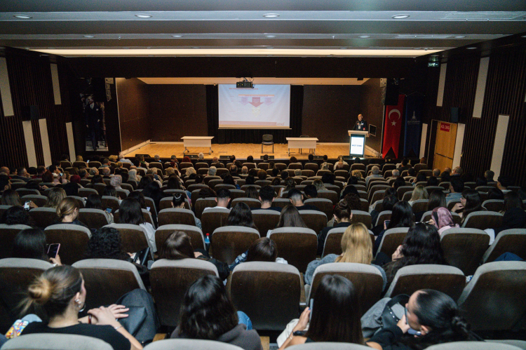 Yaş Dostu İzmir: Afetlere Karşı Yeni Bir Kent Planlaması Yolunda İleri Yaşlar Öncelikte
